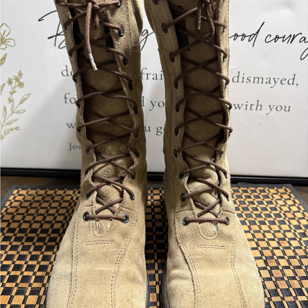 Stylish Lace-Up Women's Boots in Tan Sz Euro 39/ US 8/8.5 Box14